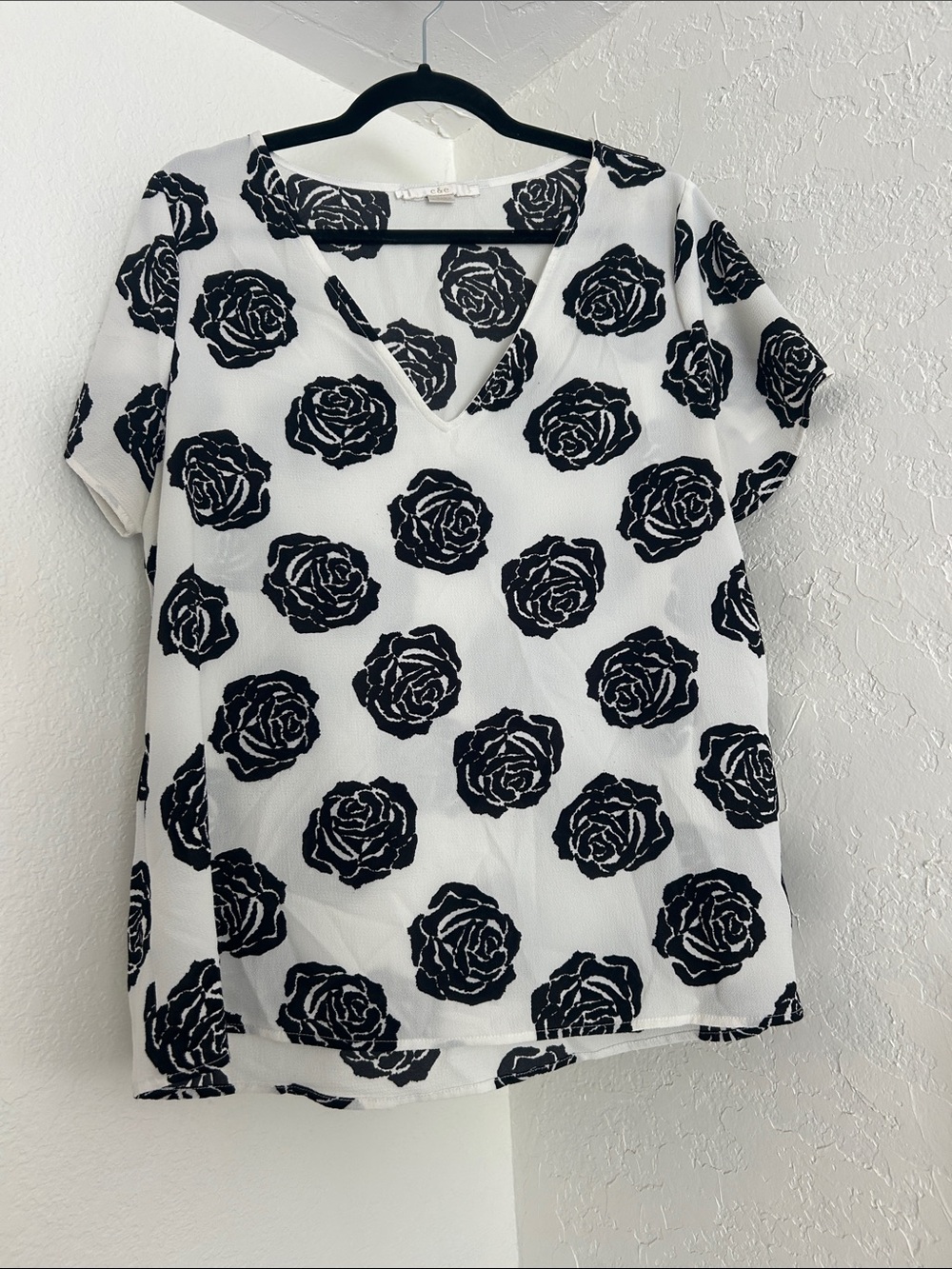 Black & White Rose V-Neck Top